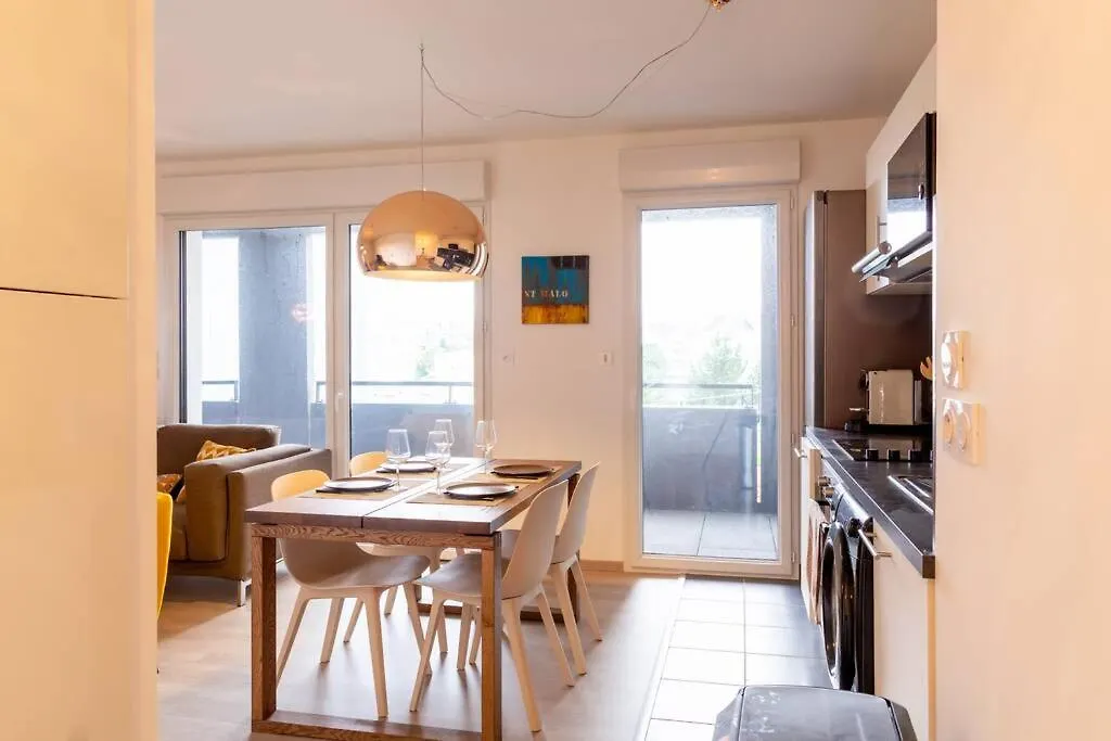 Kevrennad: Appart De Standing 1 Ch Au Capucins, Proche Bus, Tram Et Commodites Brest Apartment
