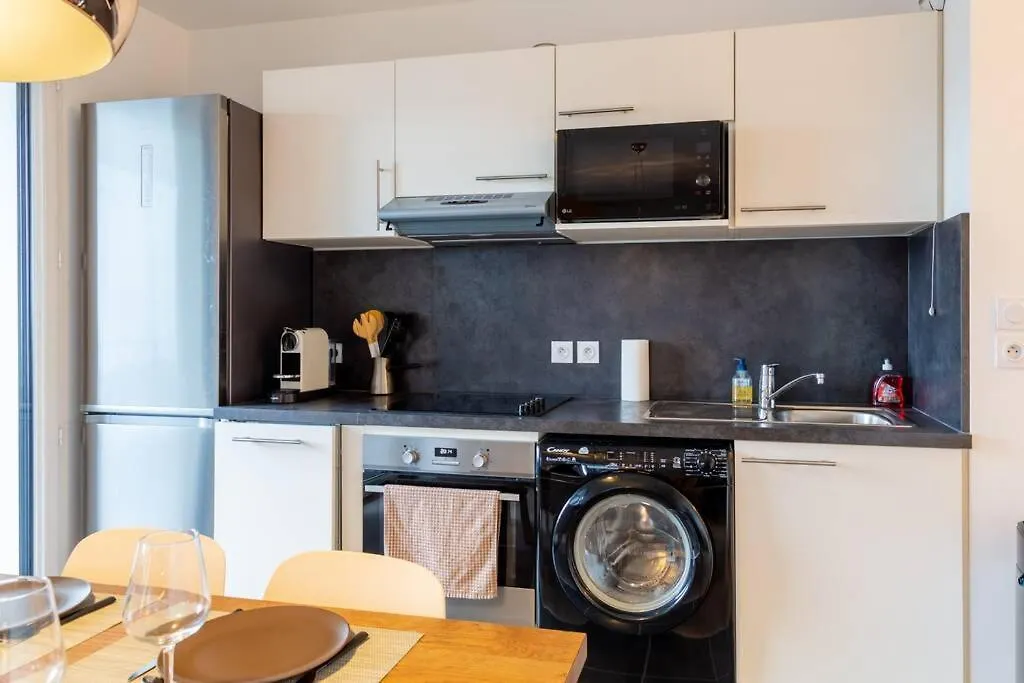 Kevrennad: Appart De Standing 1 Ch Au Capucins, Proche Bus, Tram Et Commodites Brest Apartment